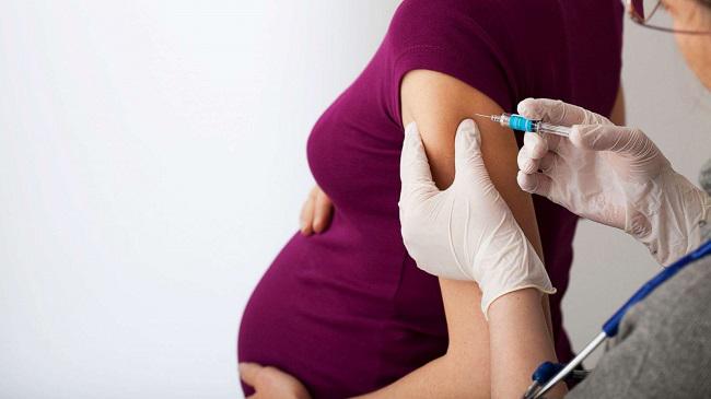 Những điều mẹ bầu cần biết về tiêm vắc-xin cúm khi mang thai
