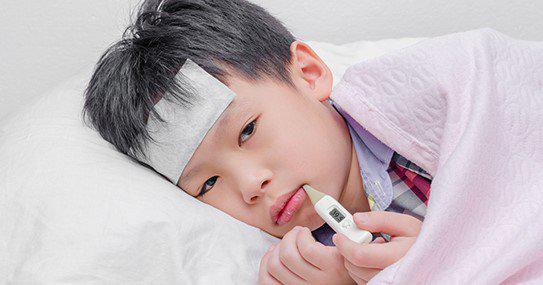 6 cách hạ sốt tại nhà cho trẻ trong mùa dịch Covid-19 