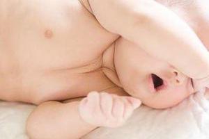 Tìm hiểu về hiện tượng vặn mình ở trẻ sơ sinh
