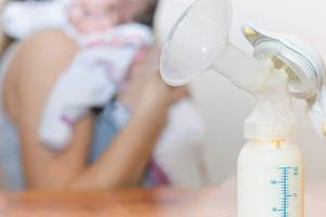 Sữa mẹ có máu: Những vấn đề cần biết!