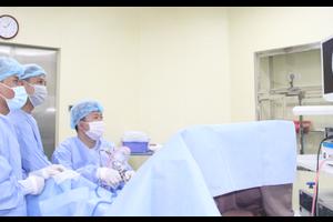 Phẫu thuật nội soi thành công cho người phụ nữ “rơi” vòng tránh thai chữ T đã hóa sỏi từ tử cung vào bàng quang