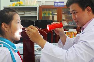 Khám răng miễn phí tại trường tiểu học Kim Đồng