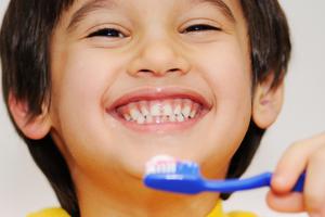 Chăm sóc răng miệng cho trẻ theo từng độ tuổi phù hợp
