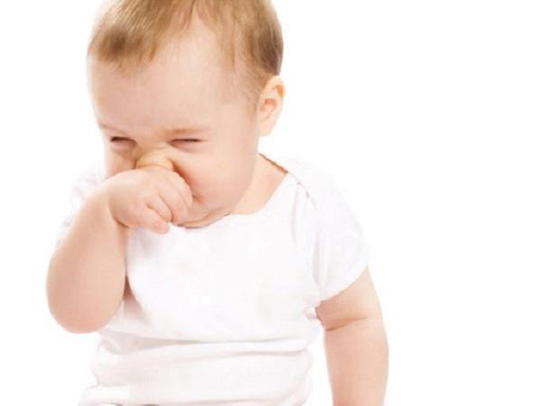 Nguyên nhân nào khiến trẻ sơ sinh bị nghẹt mũi?