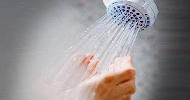 Tắm, vệ sinh cho trẻ bằng nước quá nóng