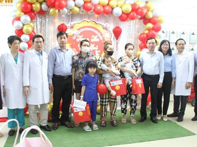 Bạc Liêu: Mang Trung thu tới các trẻ đang nằm viện