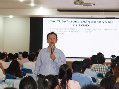 Bác sĩ CKII Nguyễn Minh Tiến chia sẻ về điều trị sốt xuất huyết